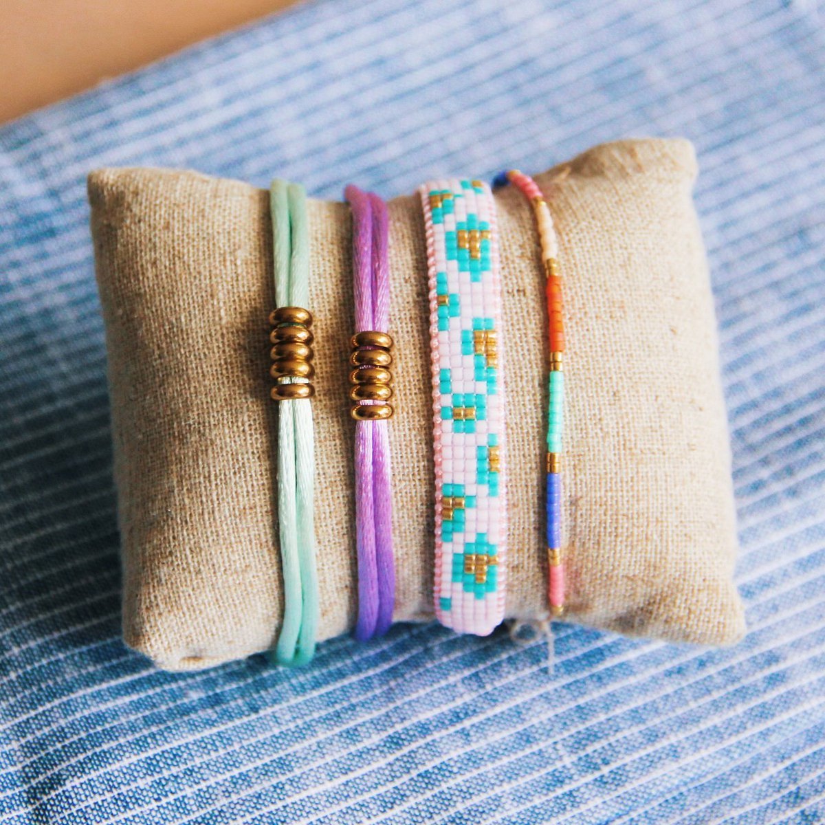 Satijnen armband met ringen – lila