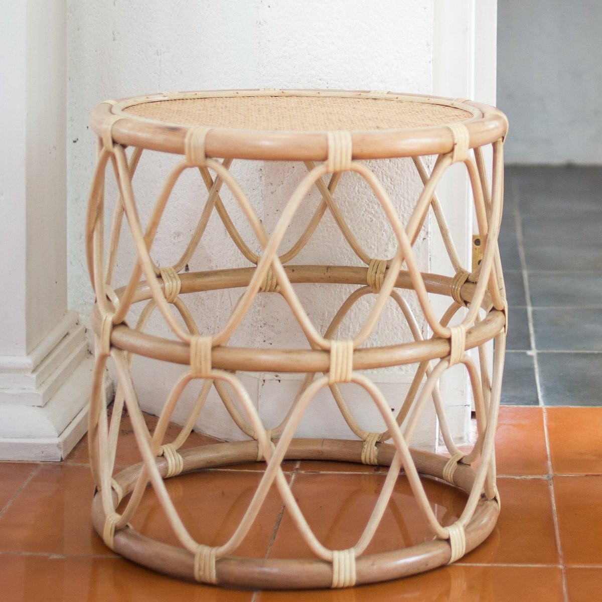 Ronde rotan bijzettafel – handgemaakte tafel gemaakt van natuurlijk rotan (Ø 45 cm) MUARA