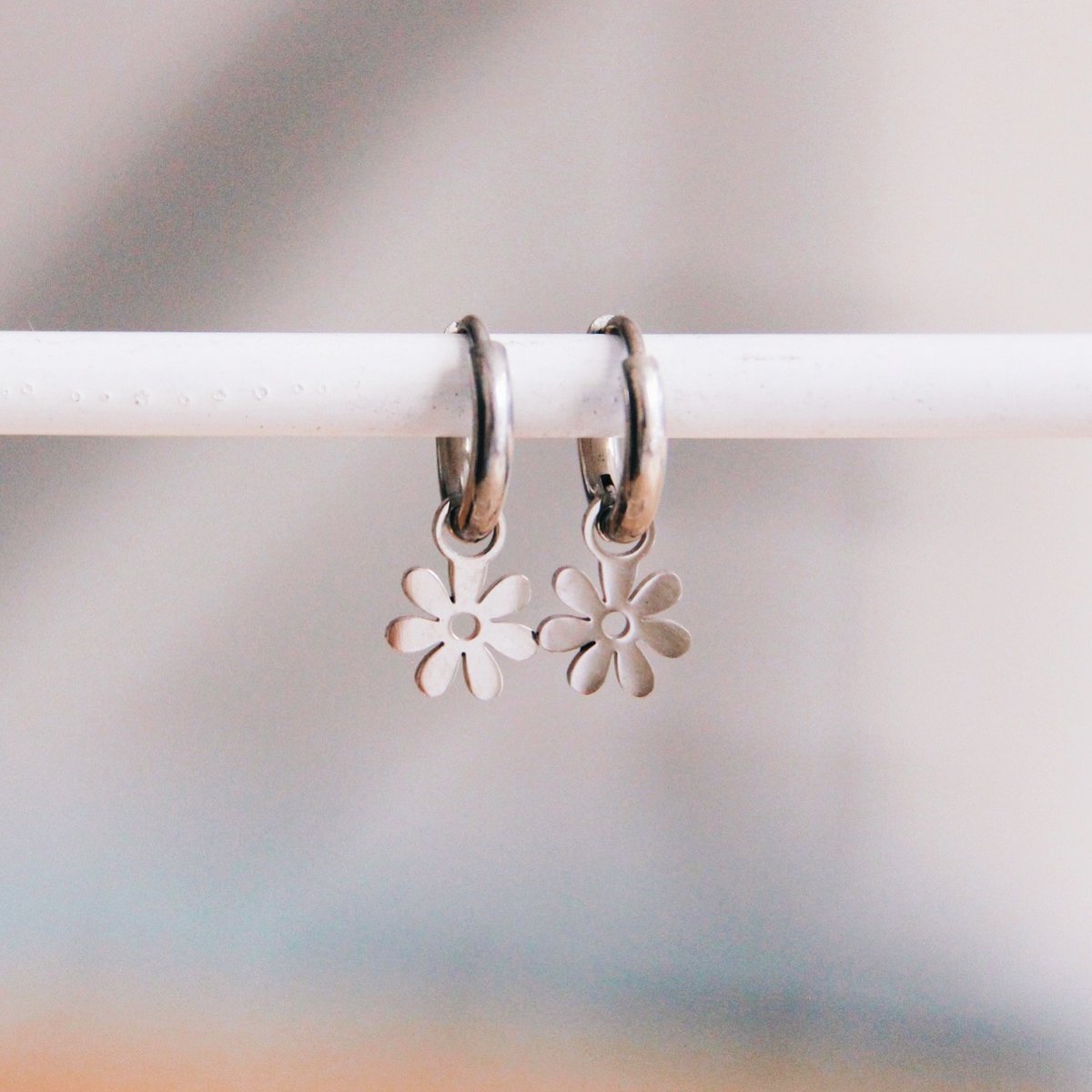 Oorbellen met bloem - zilver