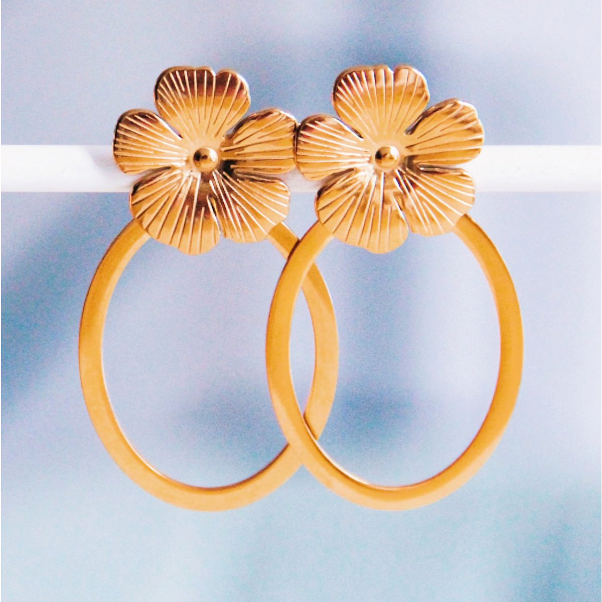 Oorbellen met bloem - goud