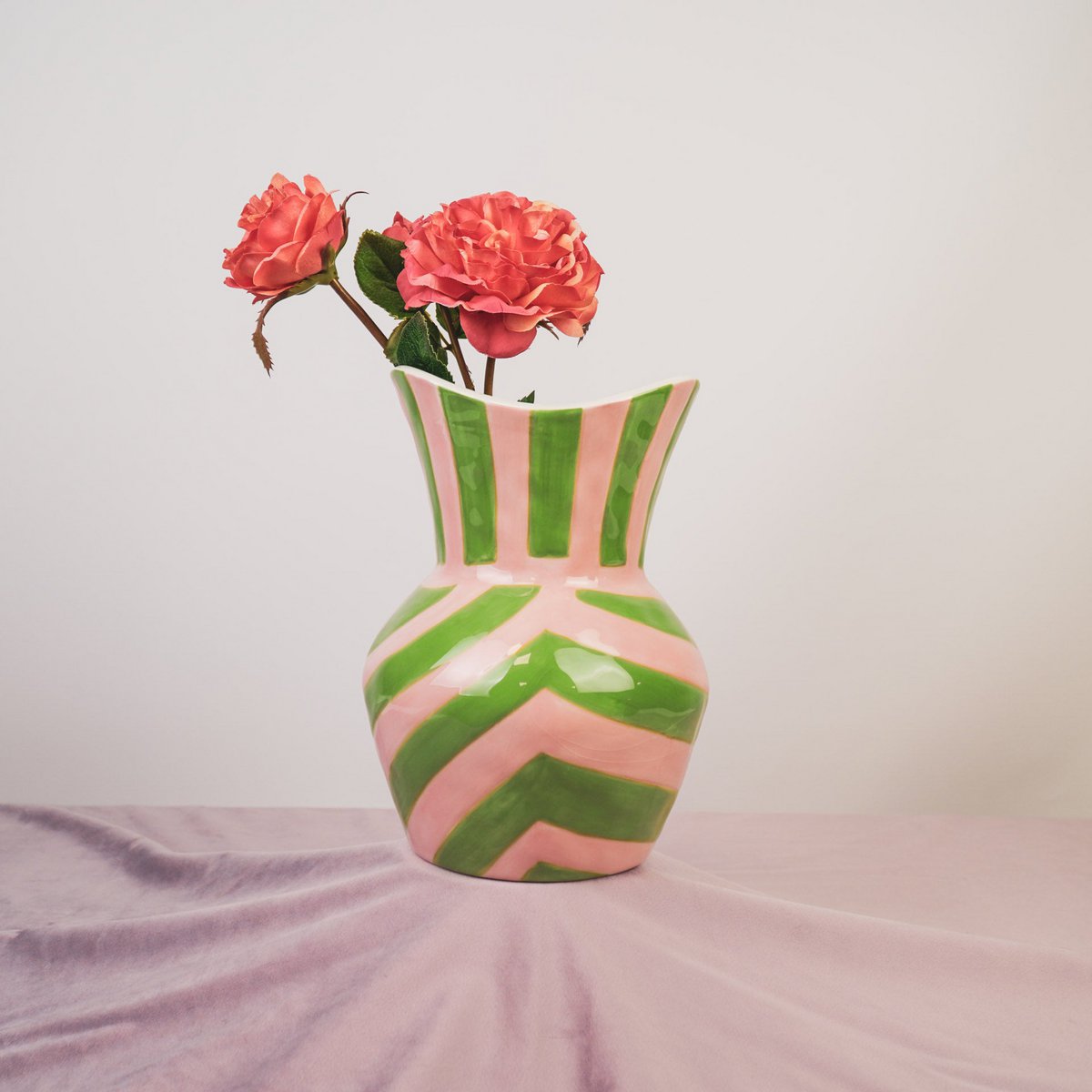 Vaas strik - groen/roze - 16x16x22cm