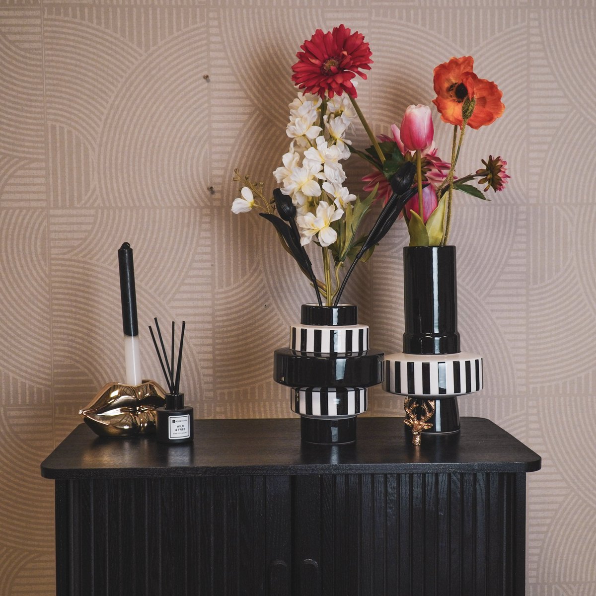 Vase - Stripe - Ceramic - black/white -14x14x26 cm