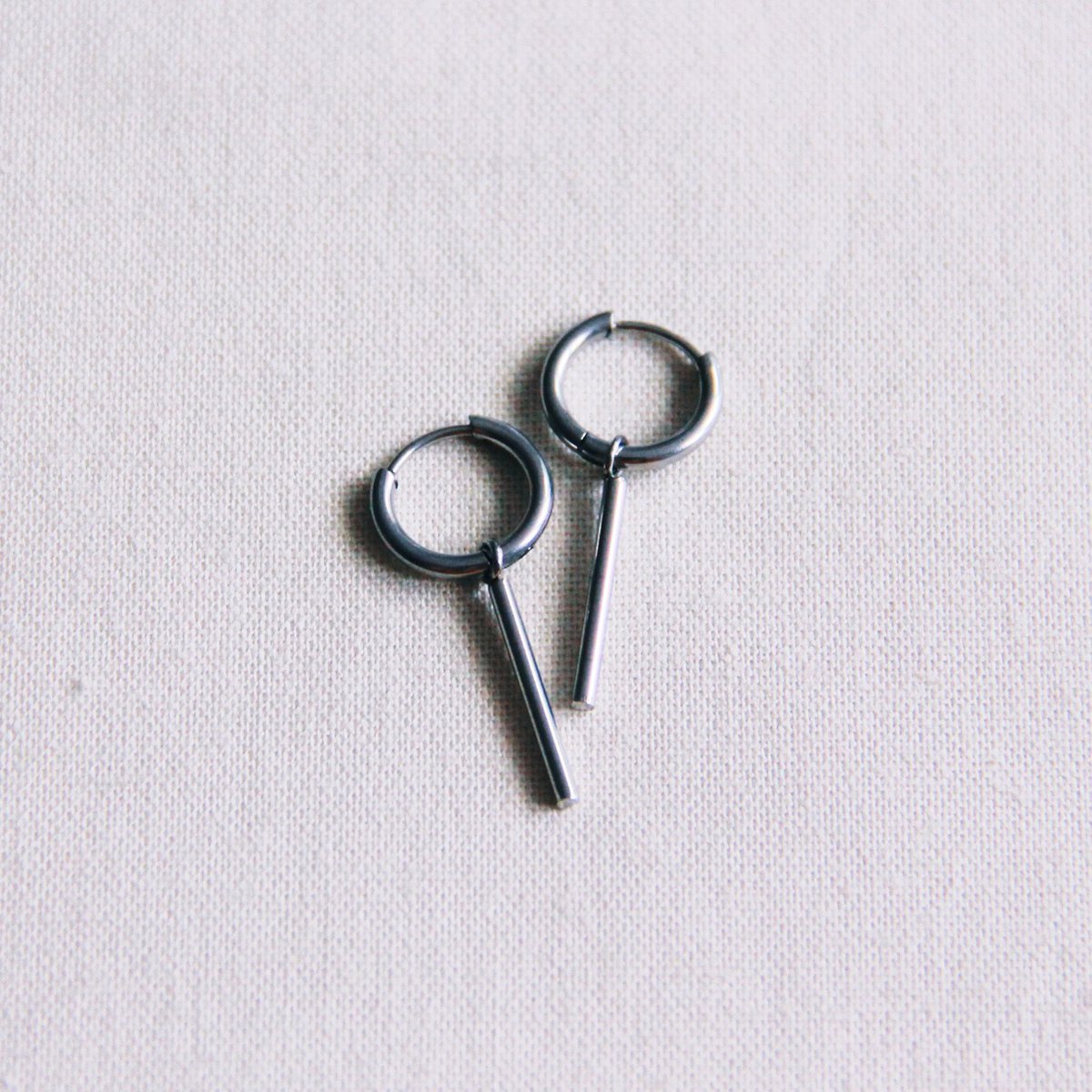Hoop earrings with bar - silver
