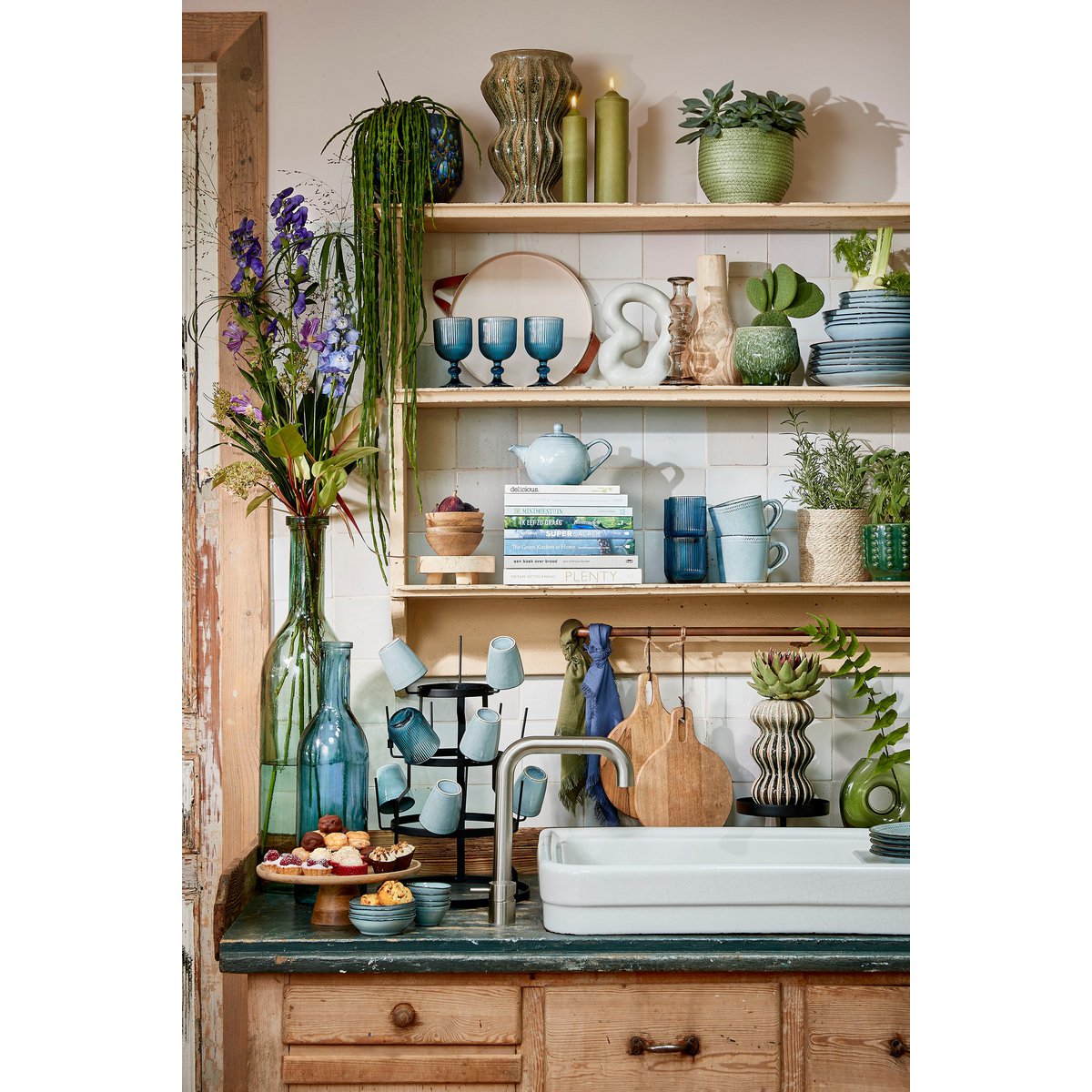 Jay Vase - L18 x W8 x H23 cm - Glass - Light green