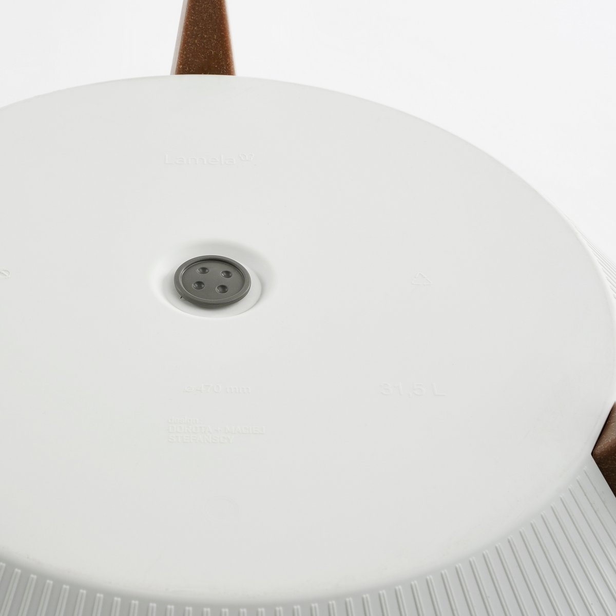 Doppio Flower Pot on Legs - H22 x Ø47 cm - Recycled Plastic - FSC Mix - White