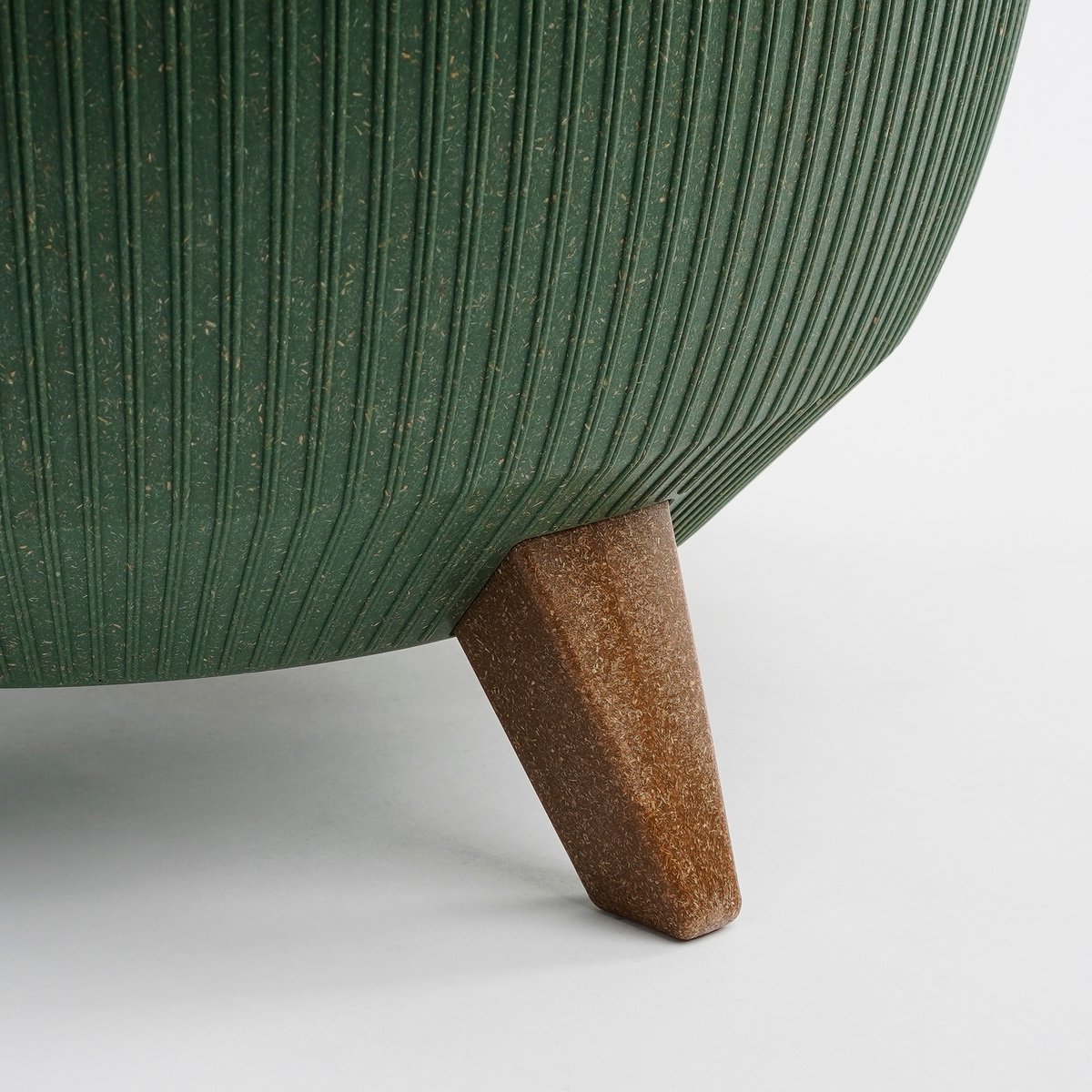 Doppio Flower Pot on Legs - H21 x Ø40 cm - Polypropylene - FSC Mix - Green