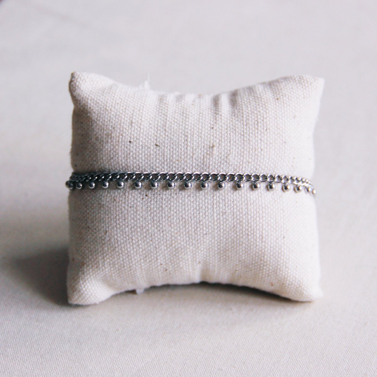 Schakelarmband met balletjes - zilver