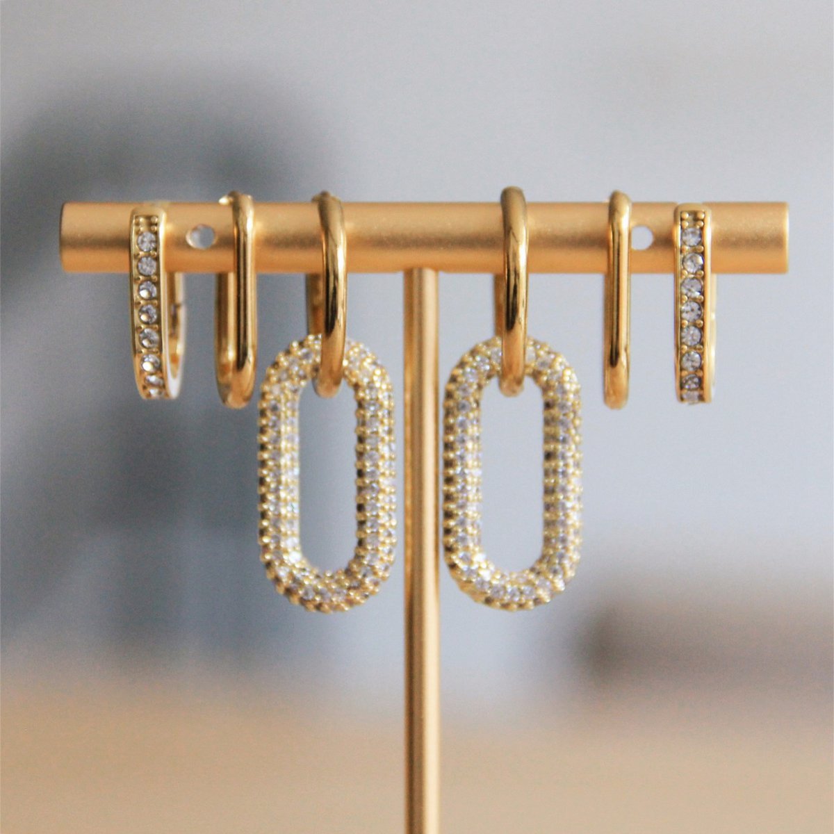Earring with oval crystal pendant - silver