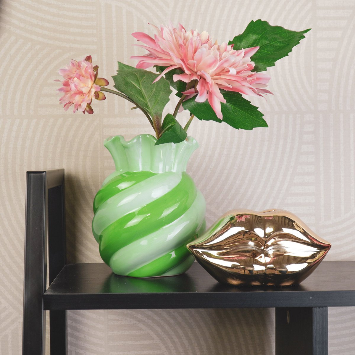 VASE- SWIRL-STONEY SEQUARE- mint/groen - 13X13X15.5CM