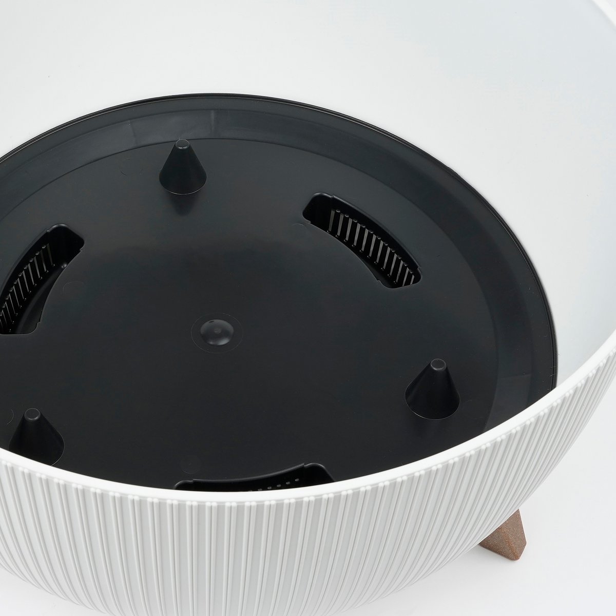 Doppio Flower Pot on Legs - H22 x Ø47 cm - Recycled Plastic - FSC Mix - White