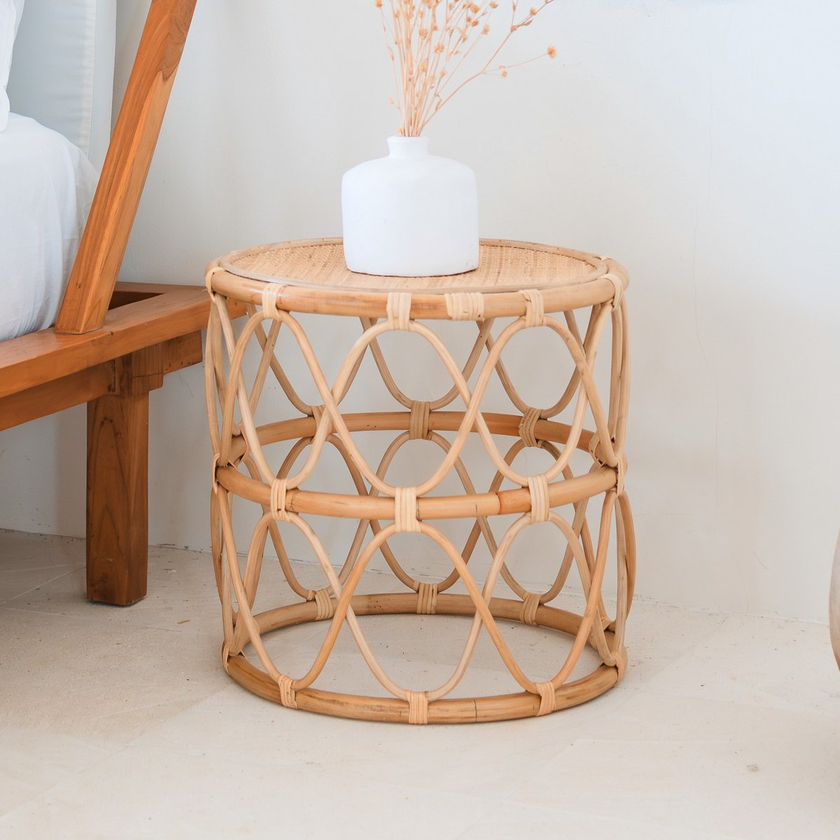 Ronde rotan bijzettafel – handgemaakte tafel gemaakt van natuurlijk rotan (Ø 45 cm) MUARA