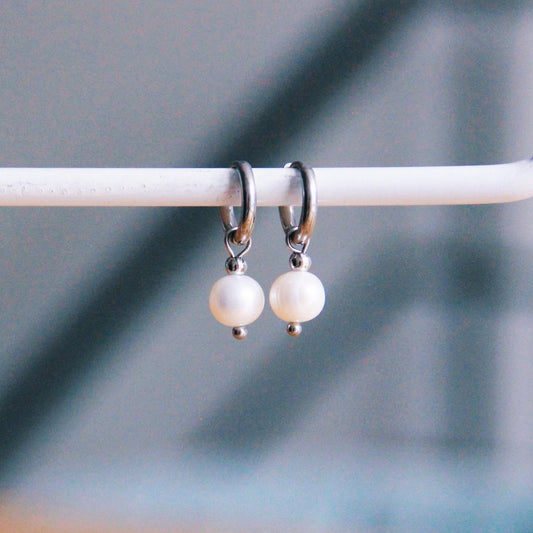 Creoles with freshwater pearl drop - silver
