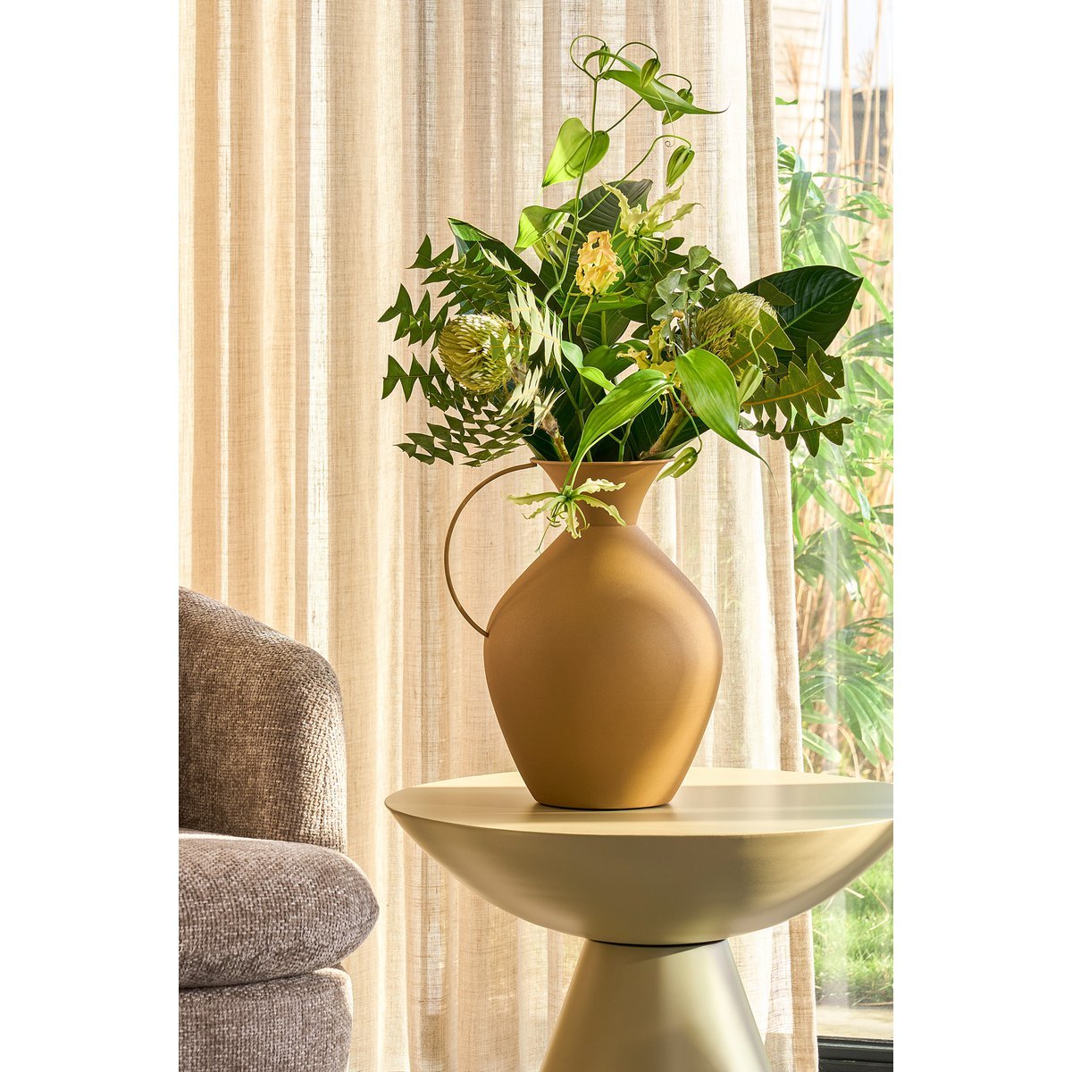 Gyge Vase - L30 x W24 x H37 cm - Metal - Yellow