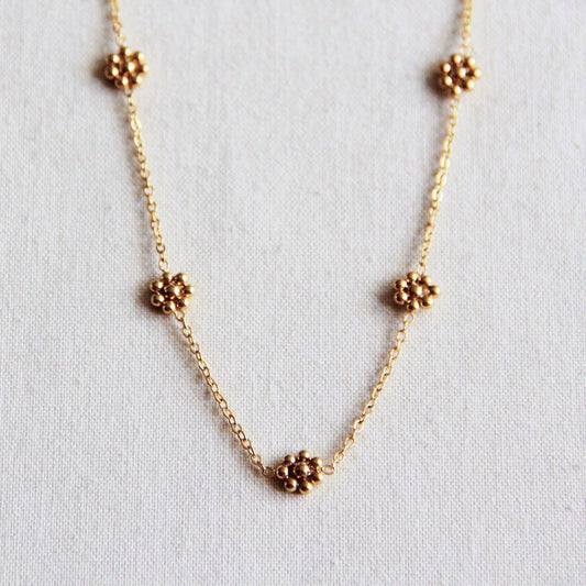 Ketting met madeliefbloemen