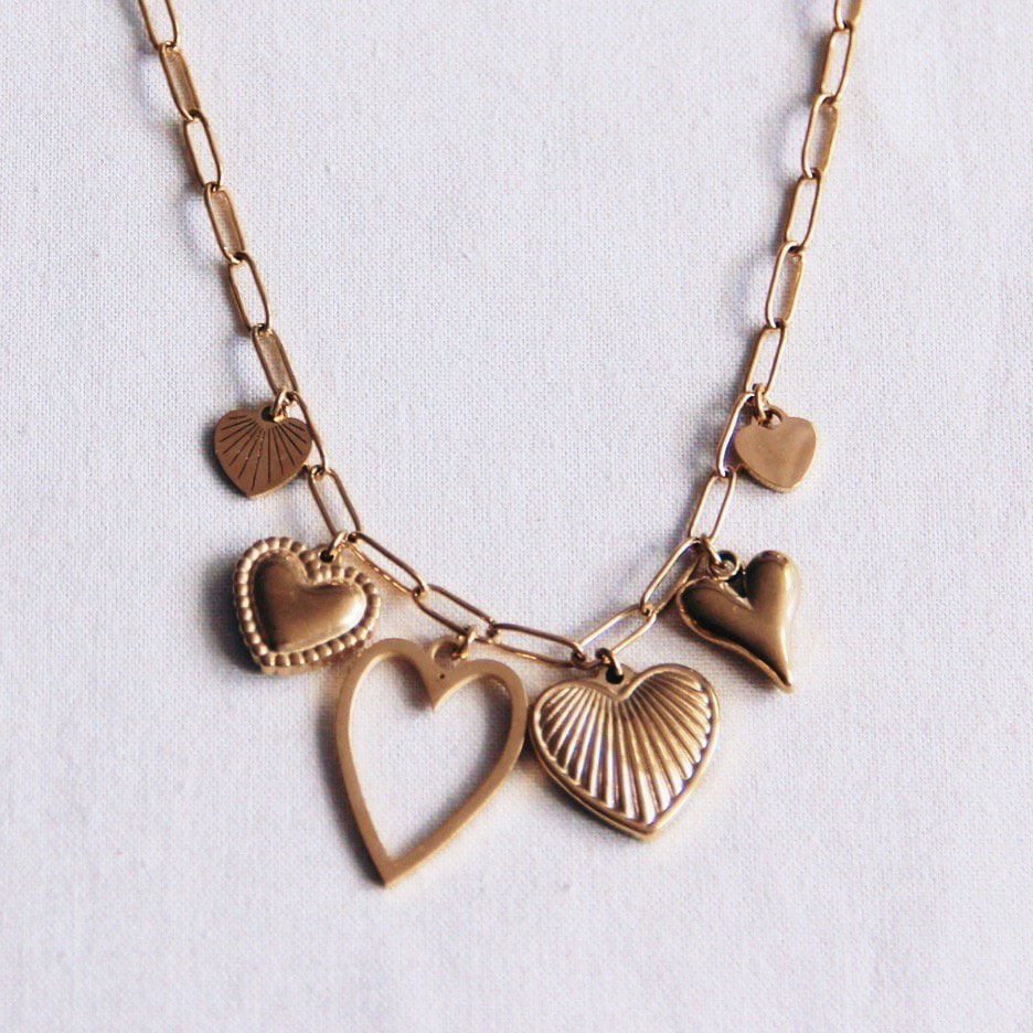 Ketting met bedels, hartjes – goud