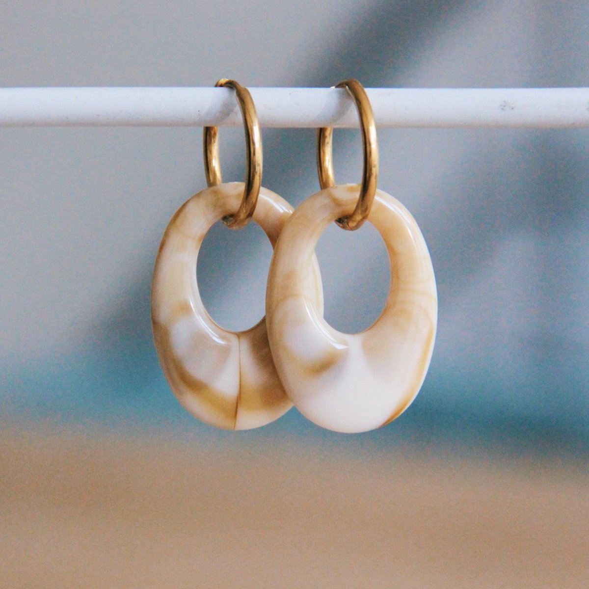 Hangende oorbel – gemengd/goud