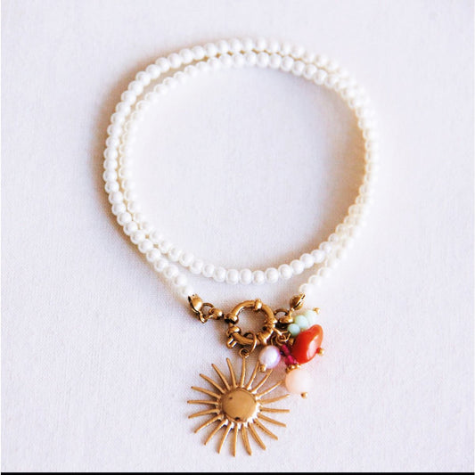 Parelketting met bedels