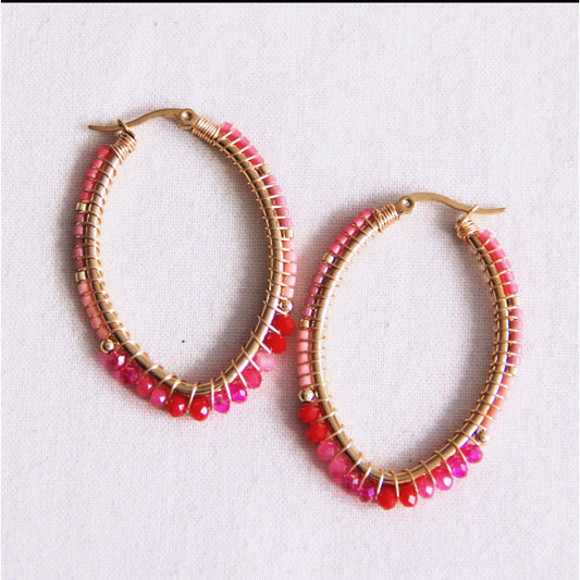Ovale oorbellen met facetten en miyukis - rood/roze