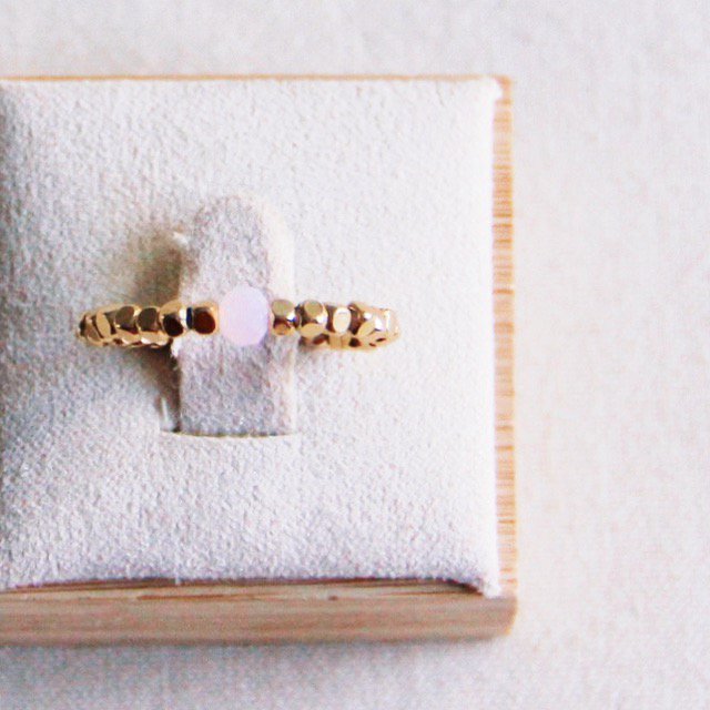 Ring elastisch met steen - roze