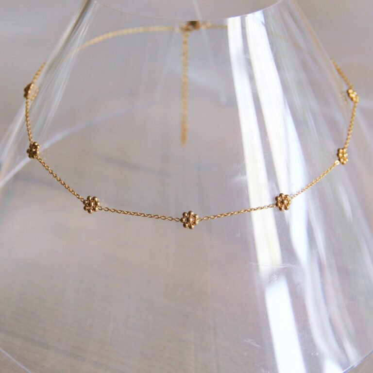 Ketting met madeliefbloemen